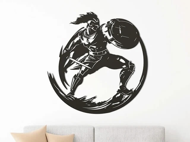 Décoration murale en bois découpé au laser représentant un guerrier antique, création artistique et artisanale CraftLasArt