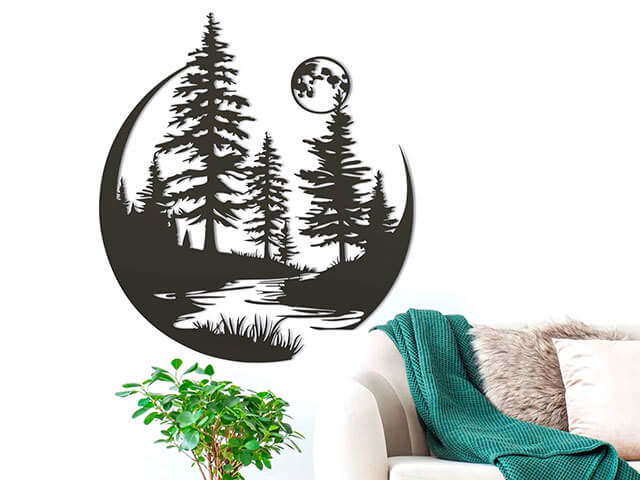 Décoration murale ronde en bois découpé au laser représentant une forêt nocturne avec lune, objet décoratif artisanal CraftLasArt