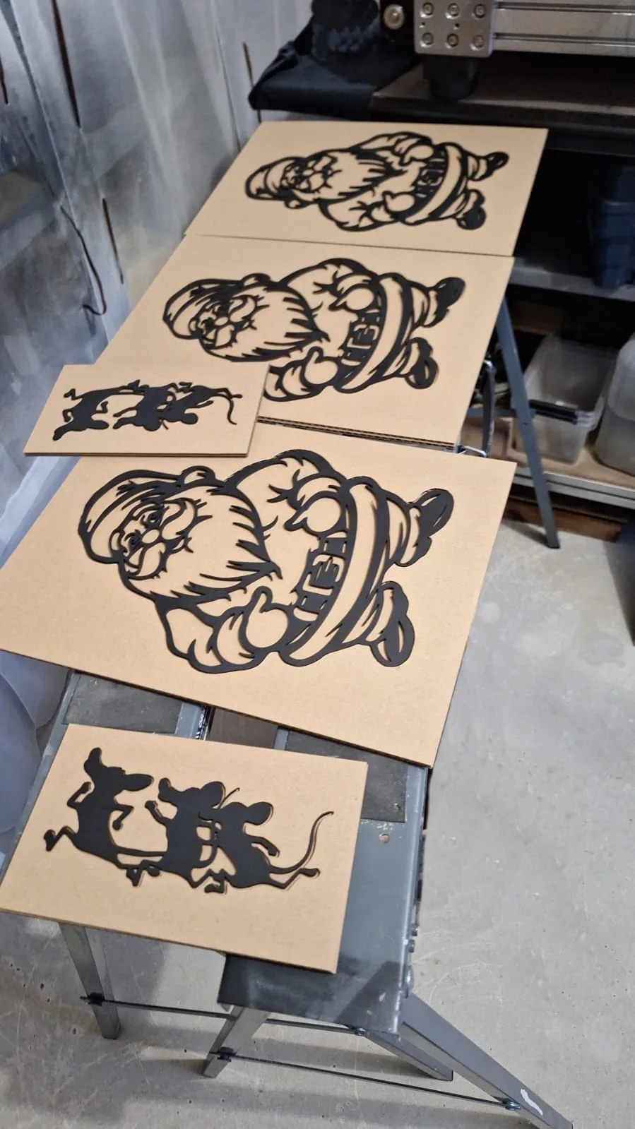 Pièces en bois découpées au laser et prêtes pour la finition et l’emballage, fabrication artisanale CraftLasArt