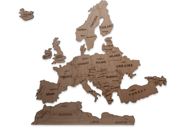 Carte de l’Europe en bois gravée au laser réalisée par CraftLasArt